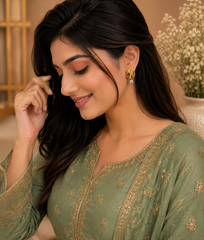 Golden_Leaf_Sparkle_Stud_Earrings